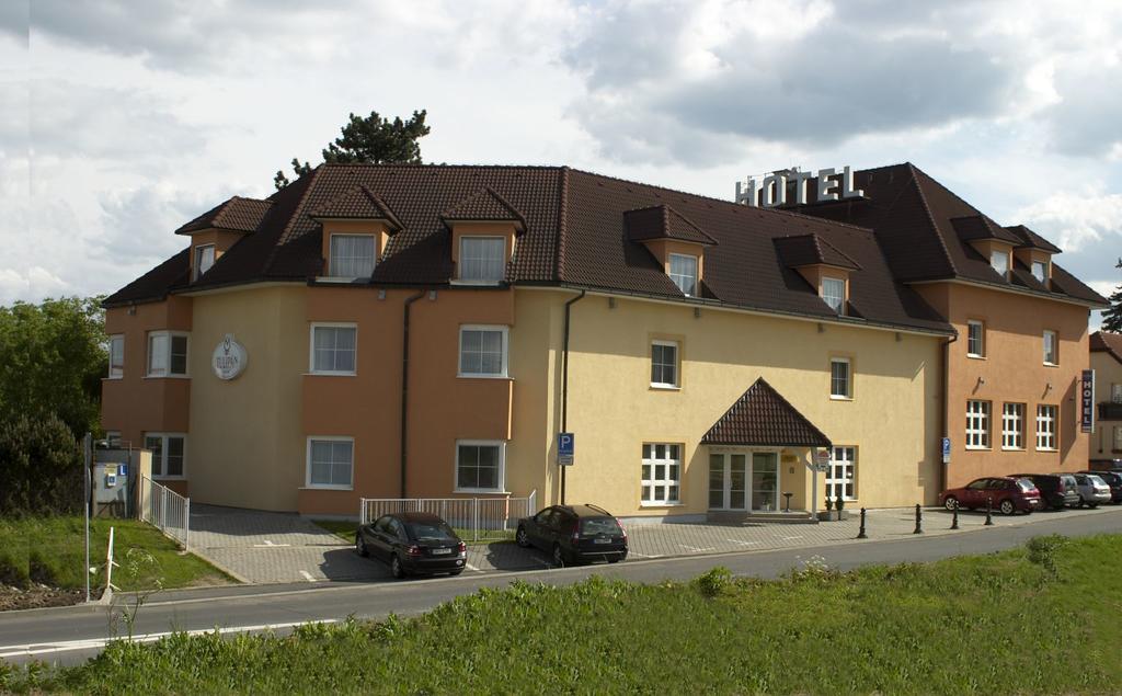 Hotel Tulipan Průhonice Exterior foto