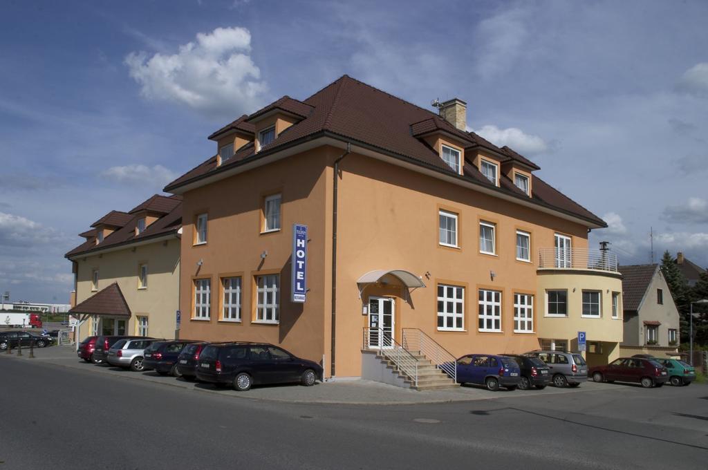 Hotel Tulipan Průhonice Exterior foto